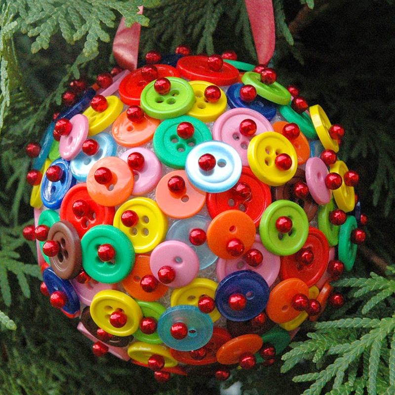 palline di Natale con bottoni